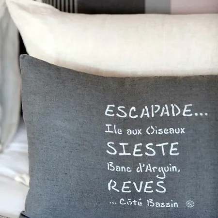 Apartment Climatise Elisaia Location De Meubles De Tourisme