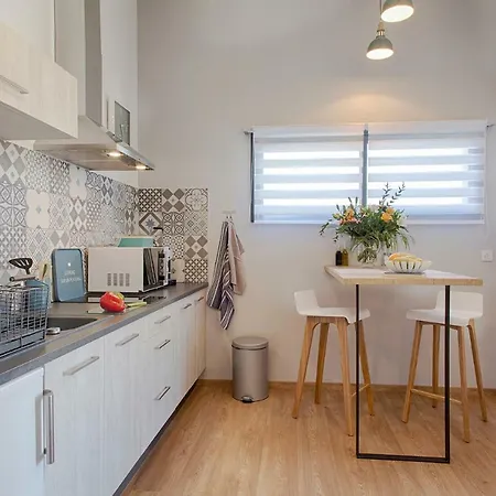Climatise Elisaia Location De Meubles De Tourisme Apartment Ares